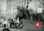 Standbild Feuerwehrleute reagiert auf Alarm Chicago Illinois USA, 1896, aus Sekunde 42 historischem Filmmaterial Videoclip 65675065305