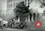 Standbild Feuerwehrleute reagiert auf Alarm Chicago Illinois USA, 1896, aus Sekunde 46 historischem Filmmaterial Videoclip 65675065305