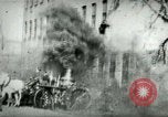 Standbild Feuerwehrleute reagiert auf Alarm Chicago Illinois USA, 1896, aus Sekunde 48 historischem Filmmaterial Videoclip 65675065305