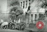 Standbild Feuerwehrleute reagiert auf Alarm Chicago Illinois USA, 1896, aus Sekunde 49 historischem Filmmaterial Videoclip 65675065305