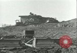 Image Crocodile autoroute Pont De Pieux Wesel Allemagne, 1945, de la seconde 5 séquences d'archives historiques vidéo 65675065306