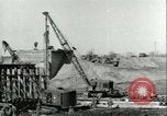 Image Crocodile autoroute Pont De Pieux Wesel Allemagne, 1945, de la seconde 31 séquences d'archives historiques vidéo 65675065306