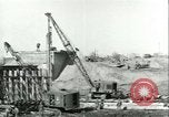 Image Crocodile autoroute Pont De Pieux Wesel Allemagne, 1945, de la seconde 37 séquences d'archives historiques vidéo 65675065306