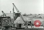 Image Crocodile autoroute Pont De Pieux Wesel Allemagne, 1945, de la seconde 43 séquences d'archives historiques vidéo 65675065306
