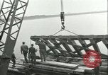 Image railroad bridge Wesel Allemagne, 1945, de la seconde 3 séquences d'archives historiques vidéo 65675065307