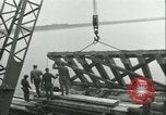 Image railroad bridge Wesel Allemagne, 1945, de la seconde 4 séquences d'archives historiques vidéo 65675065307