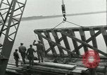 Image railroad bridge Wesel Allemagne, 1945, de la seconde 6 séquences d'archives historiques vidéo 65675065307