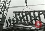 Image railroad bridge Wesel Allemagne, 1945, de la seconde 9 séquences d'archives historiques vidéo 65675065307