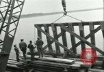 Image railroad bridge Wesel Allemagne, 1945, de la seconde 10 séquences d'archives historiques vidéo 65675065307