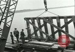 Image railroad bridge Wesel Allemagne, 1945, de la seconde 11 séquences d'archives historiques vidéo 65675065307