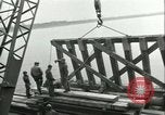 Image railroad bridge Wesel Allemagne, 1945, de la seconde 12 séquences d'archives historiques vidéo 65675065307