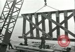 Image railroad bridge Wesel Allemagne, 1945, de la seconde 13 séquences d'archives historiques vidéo 65675065307