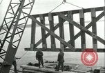 Image railroad bridge Wesel Allemagne, 1945, de la seconde 16 séquences d'archives historiques vidéo 65675065307