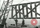 Image railroad bridge Wesel Allemagne, 1945, de la seconde 17 séquences d'archives historiques vidéo 65675065307