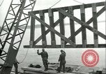 Image railroad bridge Wesel Allemagne, 1945, de la seconde 18 séquences d'archives historiques vidéo 65675065307
