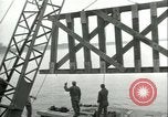 Image railroad bridge Wesel Allemagne, 1945, de la seconde 20 séquences d'archives historiques vidéo 65675065307