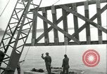 Image railroad bridge Wesel Allemagne, 1945, de la seconde 21 séquences d'archives historiques vidéo 65675065307