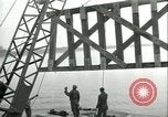 Image railroad bridge Wesel Allemagne, 1945, de la seconde 22 séquences d'archives historiques vidéo 65675065307
