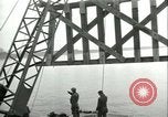 Image railroad bridge Wesel Allemagne, 1945, de la seconde 25 séquences d'archives historiques vidéo 65675065307