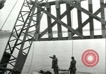 Image railroad bridge Wesel Allemagne, 1945, de la seconde 30 séquences d'archives historiques vidéo 65675065307