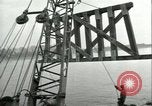 Image railroad bridge Wesel Allemagne, 1945, de la seconde 37 séquences d'archives historiques vidéo 65675065307