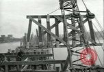 Image railroad bridge Wesel Allemagne, 1945, de la seconde 40 séquences d'archives historiques vidéo 65675065307