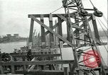 Image railroad bridge Wesel Allemagne, 1945, de la seconde 42 séquences d'archives historiques vidéo 65675065307