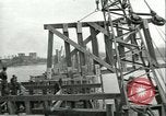 Image railroad bridge Wesel Allemagne, 1945, de la seconde 43 séquences d'archives historiques vidéo 65675065307