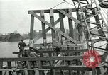 Image railroad bridge Wesel Allemagne, 1945, de la seconde 49 séquences d'archives historiques vidéo 65675065307