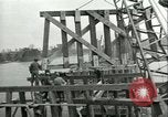 Image railroad bridge Wesel Allemagne, 1945, de la seconde 51 séquences d'archives historiques vidéo 65675065307