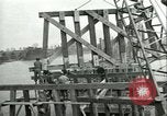 Image railroad bridge Wesel Allemagne, 1945, de la seconde 52 séquences d'archives historiques vidéo 65675065307