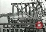 Image railroad bridge Wesel Allemagne, 1945, de la seconde 56 séquences d'archives historiques vidéo 65675065307
