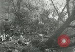 Image des troupes américaines célébrer Première Guerre Mondiale Armistice se terminant France, 1918, de la seconde 4 séquences d'archives historiques vidéo 65675065318