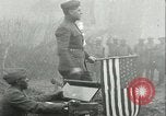 Image des troupes américaines célébrer Première Guerre Mondiale Armistice se terminant France, 1918, de la seconde 16 séquences d'archives historiques vidéo 65675065318