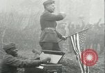 Image des troupes américaines célébrer Première Guerre Mondiale Armistice se terminant France, 1918, de la seconde 17 séquences d'archives historiques vidéo 65675065318