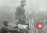 Image des troupes américaines célébrer Première Guerre Mondiale Armistice se terminant France, 1918, de la seconde 18 séquences d'archives historiques vidéo 65675065318