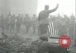 Image des troupes américaines célébrer Première Guerre Mondiale Armistice se terminant France, 1918, de la seconde 20 séquences d'archives historiques vidéo 65675065318