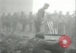 Image des troupes américaines célébrer Première Guerre Mondiale Armistice se terminant France, 1918, de la seconde 21 séquences d'archives historiques vidéo 65675065318