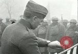 Image des troupes américaines célébrer Première Guerre Mondiale Armistice se terminant France, 1918, de la seconde 24 séquences d'archives historiques vidéo 65675065318