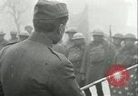 Image des troupes américaines célébrer Première Guerre Mondiale Armistice se terminant France, 1918, de la seconde 28 séquences d'archives historiques vidéo 65675065318