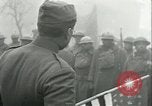 Image des troupes américaines célébrer Première Guerre Mondiale Armistice se terminant France, 1918, de la seconde 29 séquences d'archives historiques vidéo 65675065318