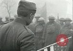 Image des troupes américaines célébrer Première Guerre Mondiale Armistice se terminant France, 1918, de la seconde 30 séquences d'archives historiques vidéo 65675065318