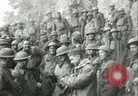 Image des troupes américaines célébrer Première Guerre Mondiale Armistice se terminant France, 1918, de la seconde 42 séquences d'archives historiques vidéo 65675065318