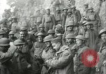 Image des troupes américaines célébrer Première Guerre Mondiale Armistice se terminant France, 1918, de la seconde 43 séquences d'archives historiques vidéo 65675065318