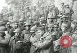 Image des troupes américaines célébrer Première Guerre Mondiale Armistice se terminant France, 1918, de la seconde 47 séquences d'archives historiques vidéo 65675065318