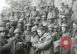 Image des troupes américaines célébrer Première Guerre Mondiale Armistice se terminant France, 1918, de la seconde 53 séquences d'archives historiques vidéo 65675065318