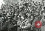 Image des troupes américaines célébrer Première Guerre Mondiale Armistice se terminant France, 1918, de la seconde 58 séquences d'archives historiques vidéo 65675065318