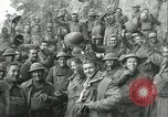 Image des troupes américaines célébrer Première Guerre Mondiale Armistice se terminant France, 1918, de la seconde 59 séquences d'archives historiques vidéo 65675065318