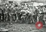 Immagine di La sepoltura di ultimo guscio tedesco Francia, 1918, secondo 15 filmato di repertorio 65675065320