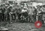 Immagine di La sepoltura di ultimo guscio tedesco Francia, 1918, secondo 23 filmato di repertorio 65675065320